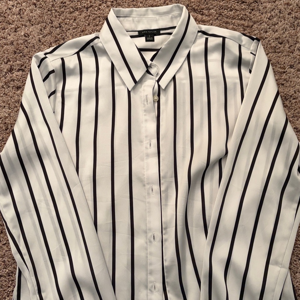 Ann Taylor Lasies Classic Black and White Striped Shirt